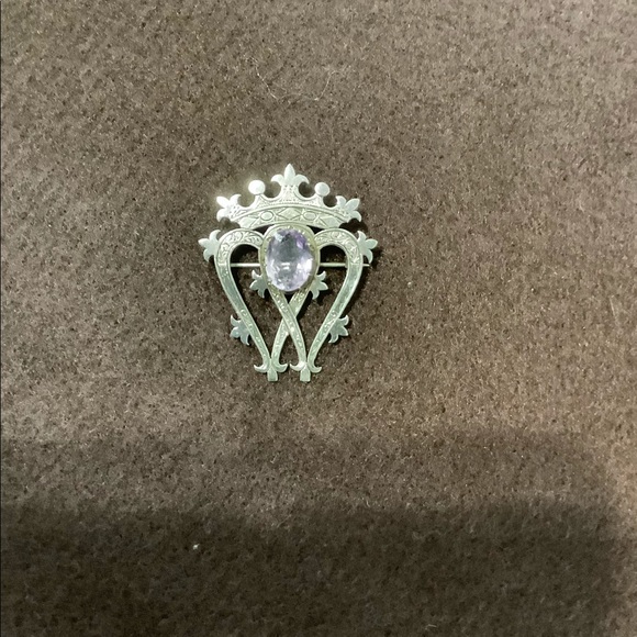 Sterling Silver Amethyst Celtic Claddagh Brooch - Picture 4 of 4